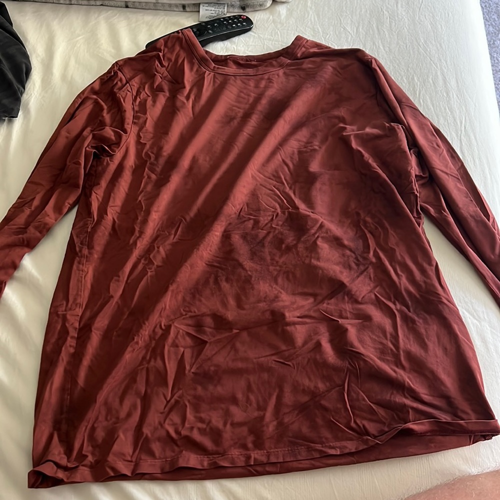 LuluLemon Curved Hem long sleeve